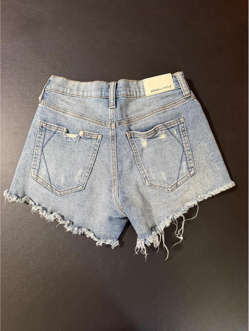 Kendall + Kylie Women’s Distressed Denim Shorts The Icon Short Frayed Hem Medium